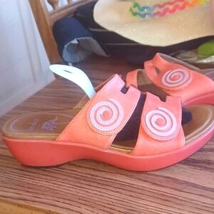 Dansko Dixie Sandal size 38 (7.5-8), Pink With Purple Swirl